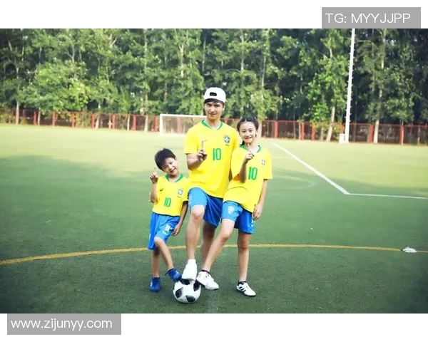 足球明星风采尽显精彩瞬间展现个人魅力与职业精神的完美结合 足球明星风采尽显精彩瞬间展现个人魅力与职业精神的完美结合